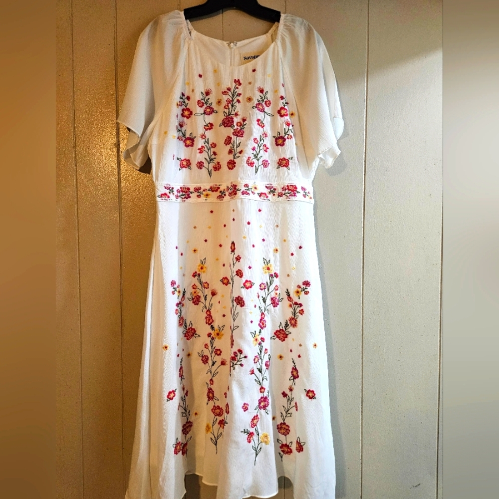 Savanna Jane White Dress w/Floral Embroidery - Size Large - NWT
